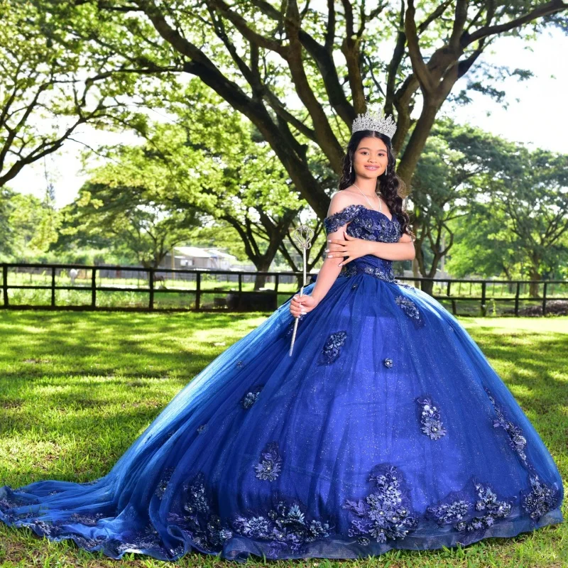Блестящее темно-синее платье quinceanera с открытыми плечами и блестками - Фотография_3