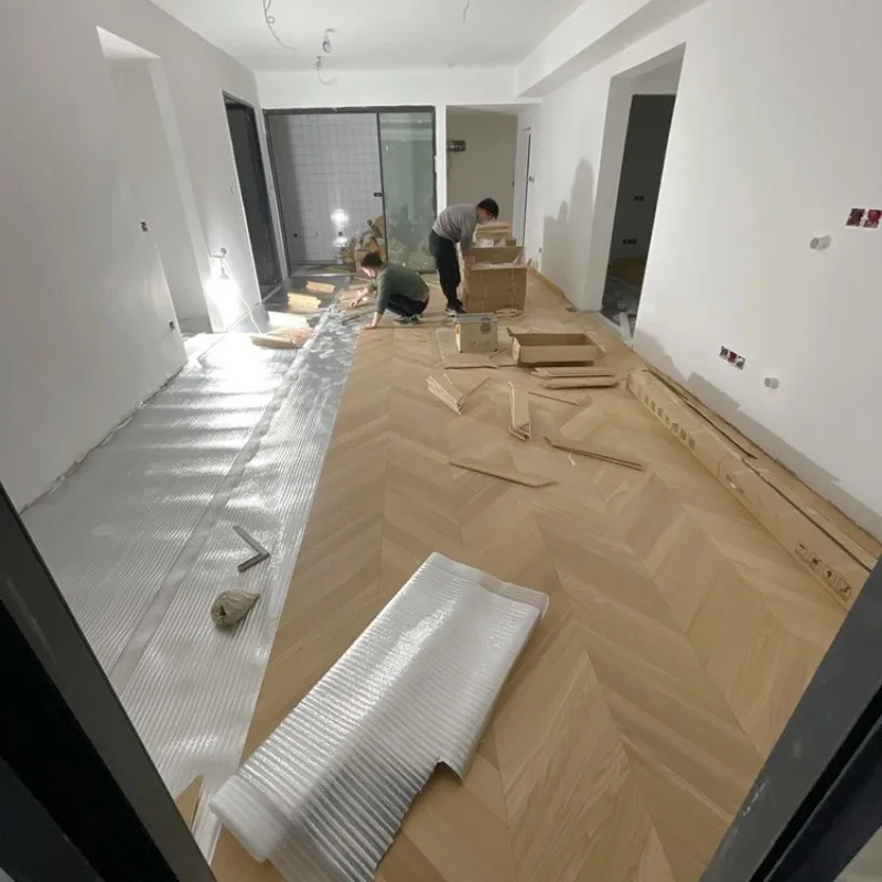 Новый трехслойный пол в елочку из цельного дерева - Фотография_4