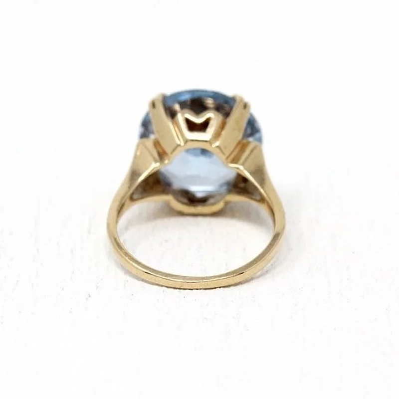 Простое модное женское кольцо с голубыми бриллиантами - Фотография_5