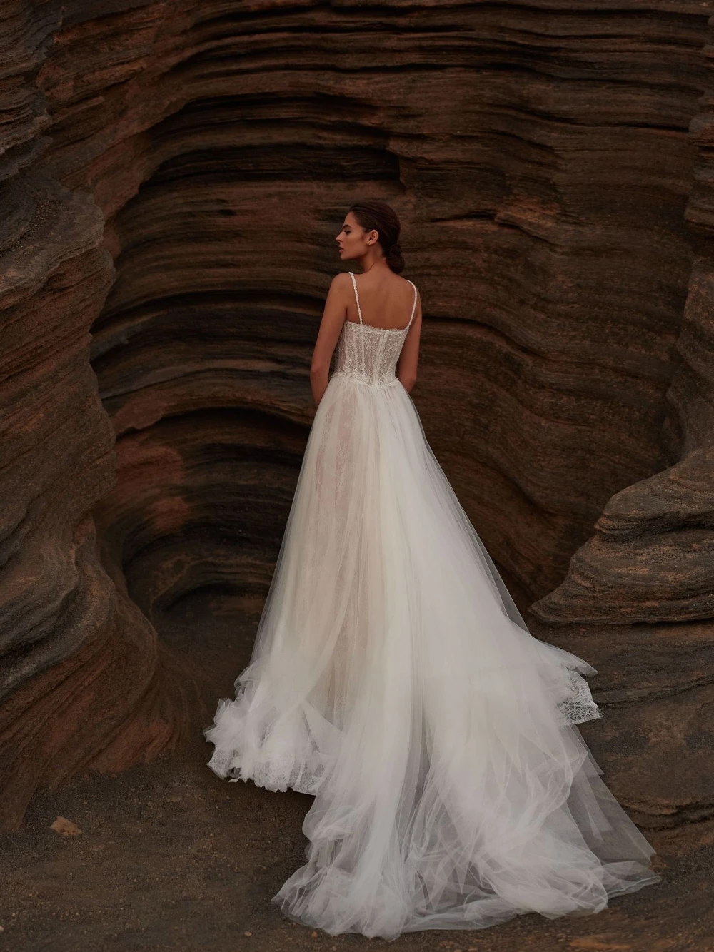 Элегантное прозрачное свадебное платье в стиле бохо - Фотография_3