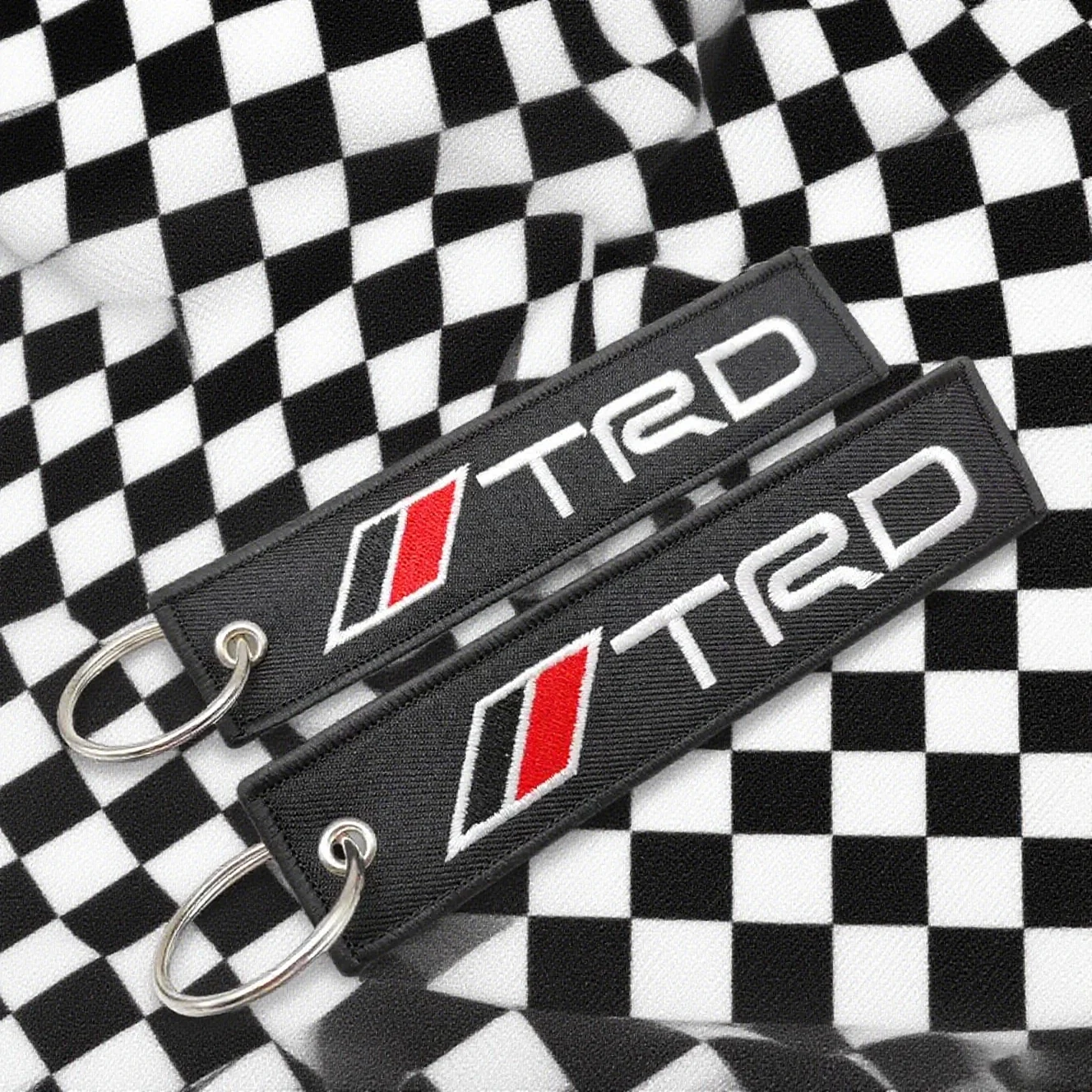 Автомобильный вышитый брелок с эмблемой - Фотография_2