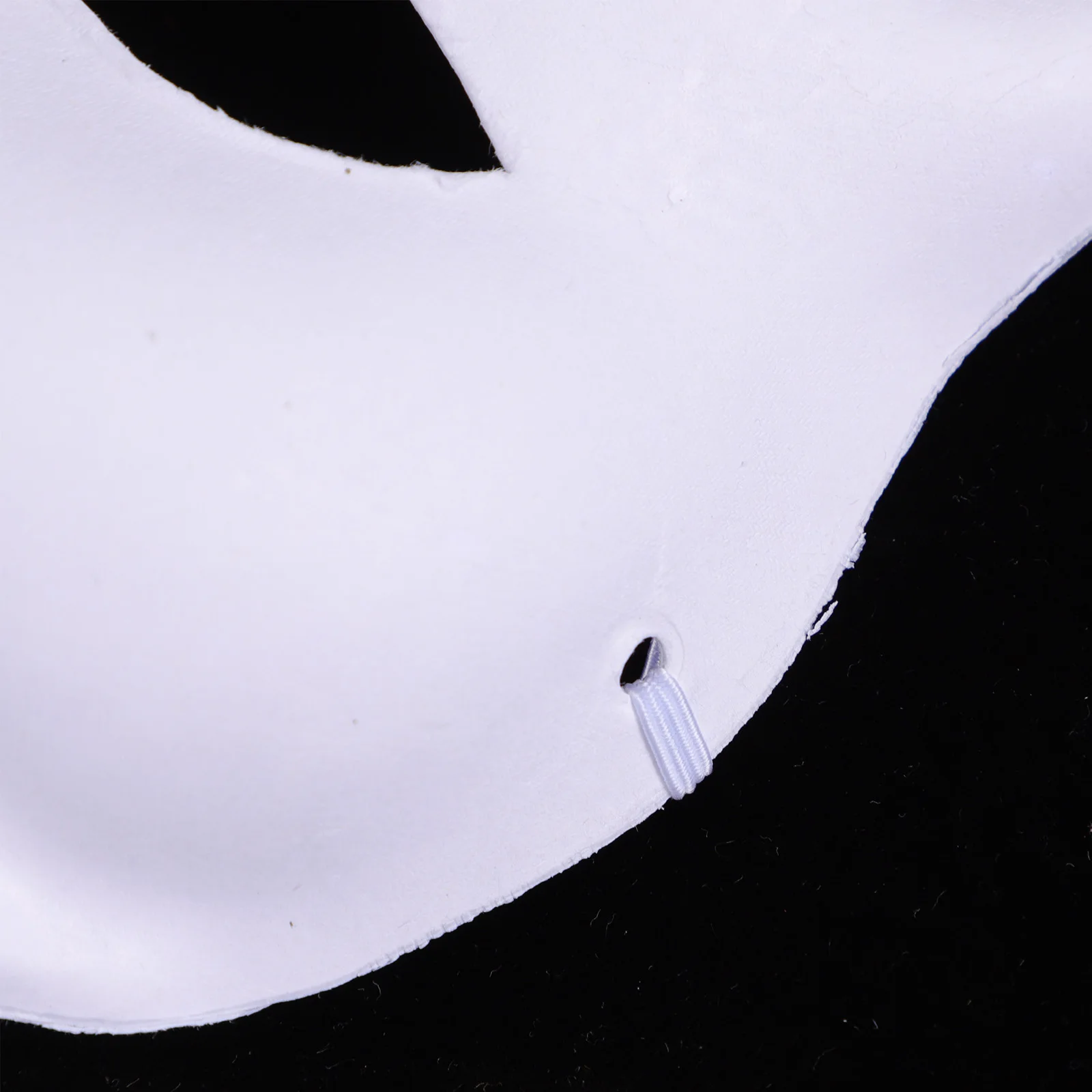 Белая маска для лица эмбриона лисы - Фотография_3