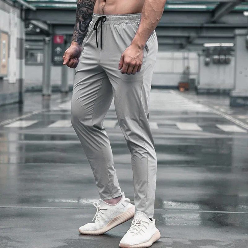 Мужские спортивные брюки с карманами - Фотография_4