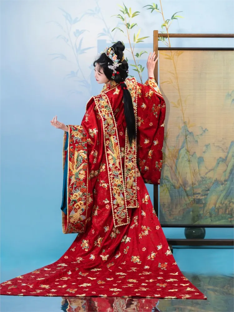 Свадебное платье для женщин — hanfu с золотой вышивкой - Фотография_4
