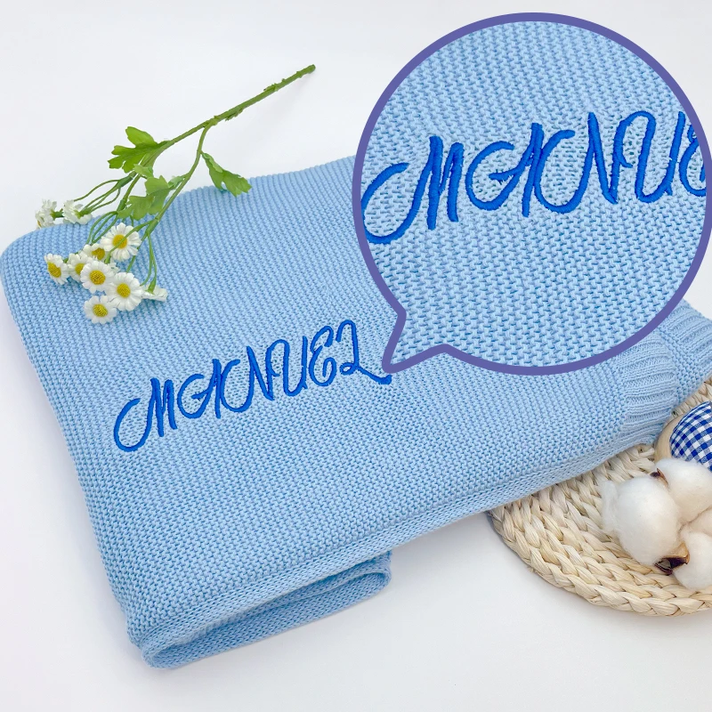 Вязаное одеяло с вышитым именем - Фотография_2