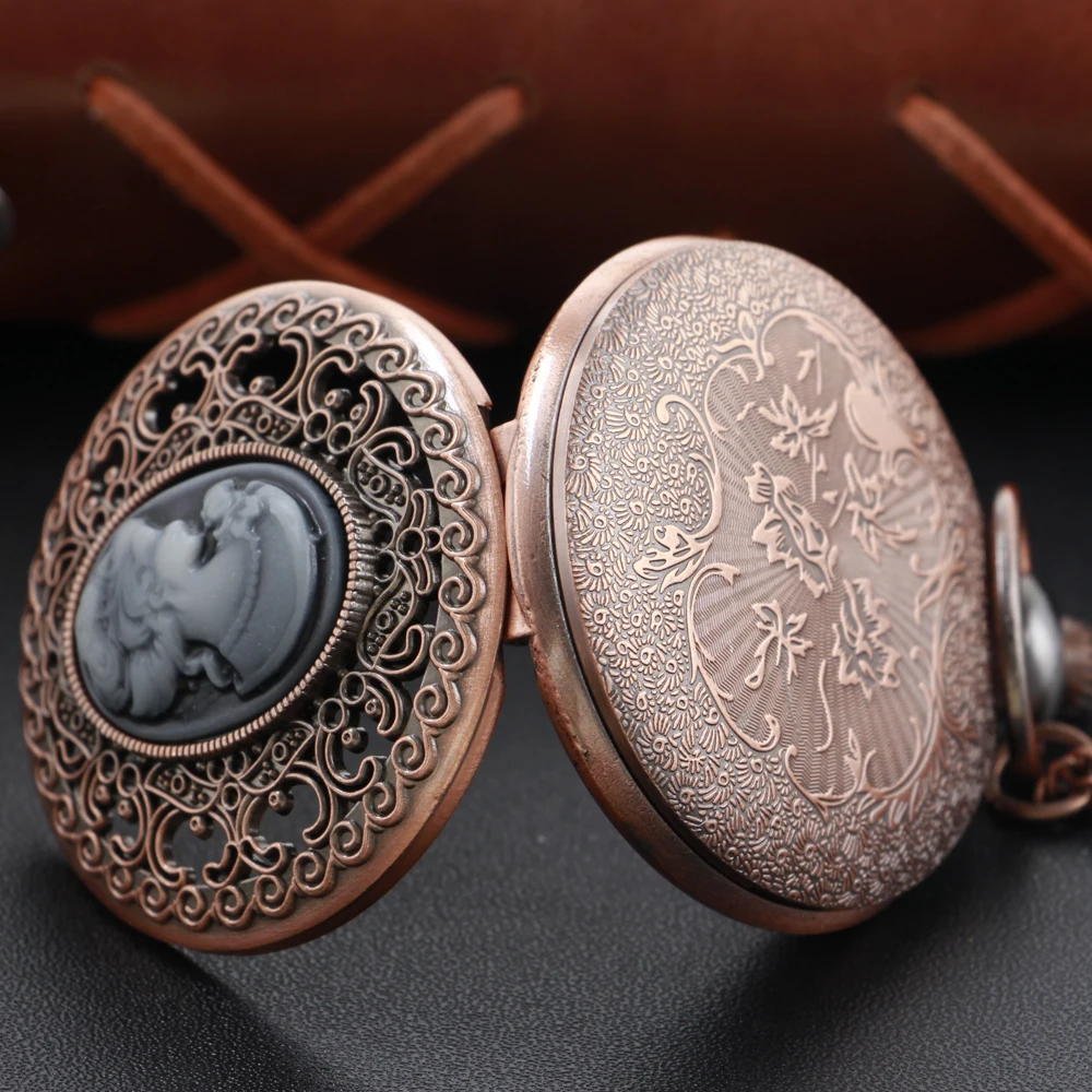 Классические кварцевые карманные часы с тиснением головы богини - Фотография_5