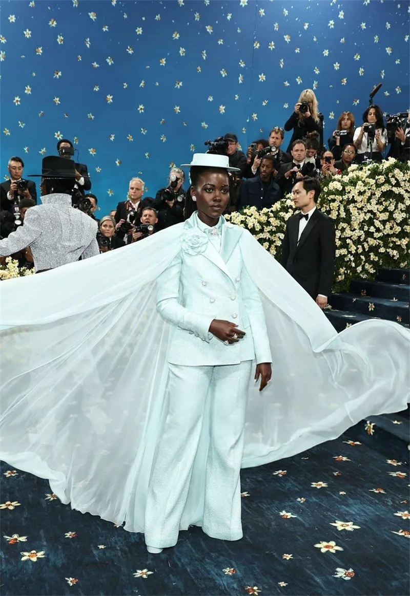 Роскошный женский офисный костюм с запахом - Фотография_3