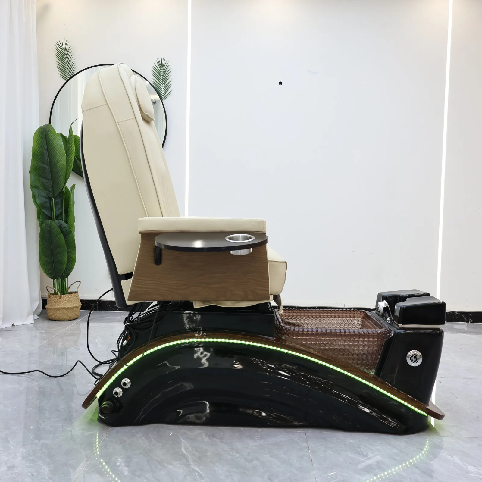 Магазин маникюрных салонов диван - Фотография_5