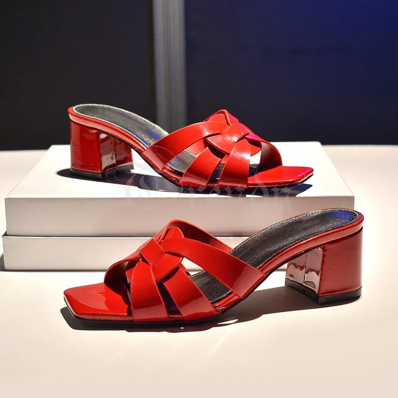 Красные кожаные сандалии с плетеным крестом