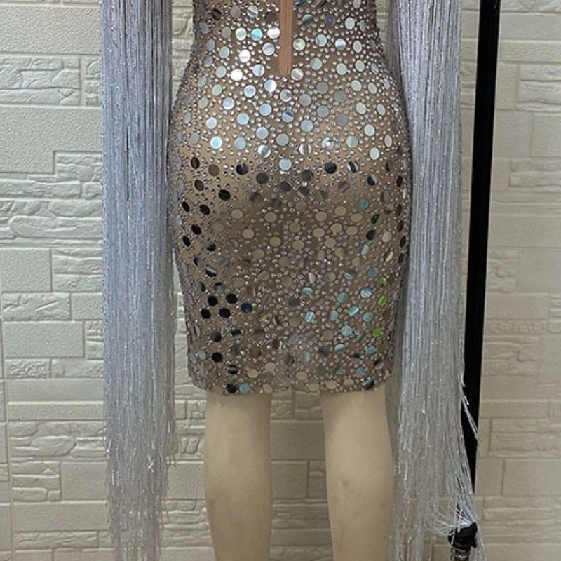 Сверкающее серебряное платье с блестками для дня рождения - Фотография_6