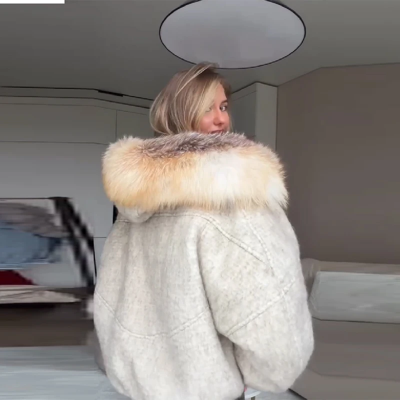 Теплая куртка с воротником из искусственного меха и длинными рукавами - Фотография_4