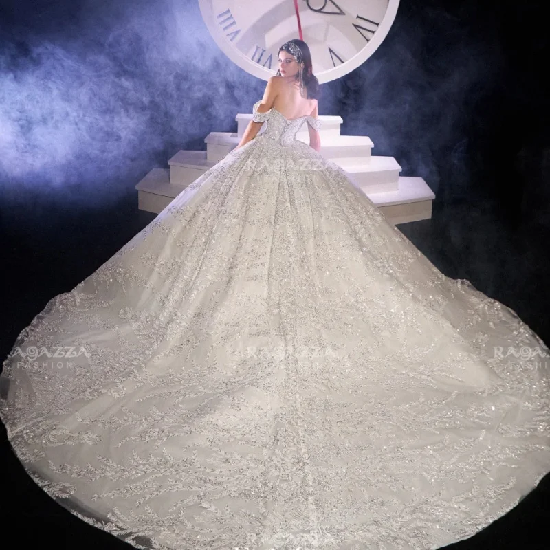 Светло-серое платье quinceanera с открытыми плечами - Фотография_2