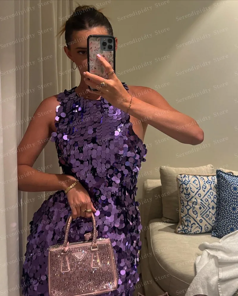 Темно-фиолетовое вечернее платье с круглым вырезом и блестками - Фотография_5