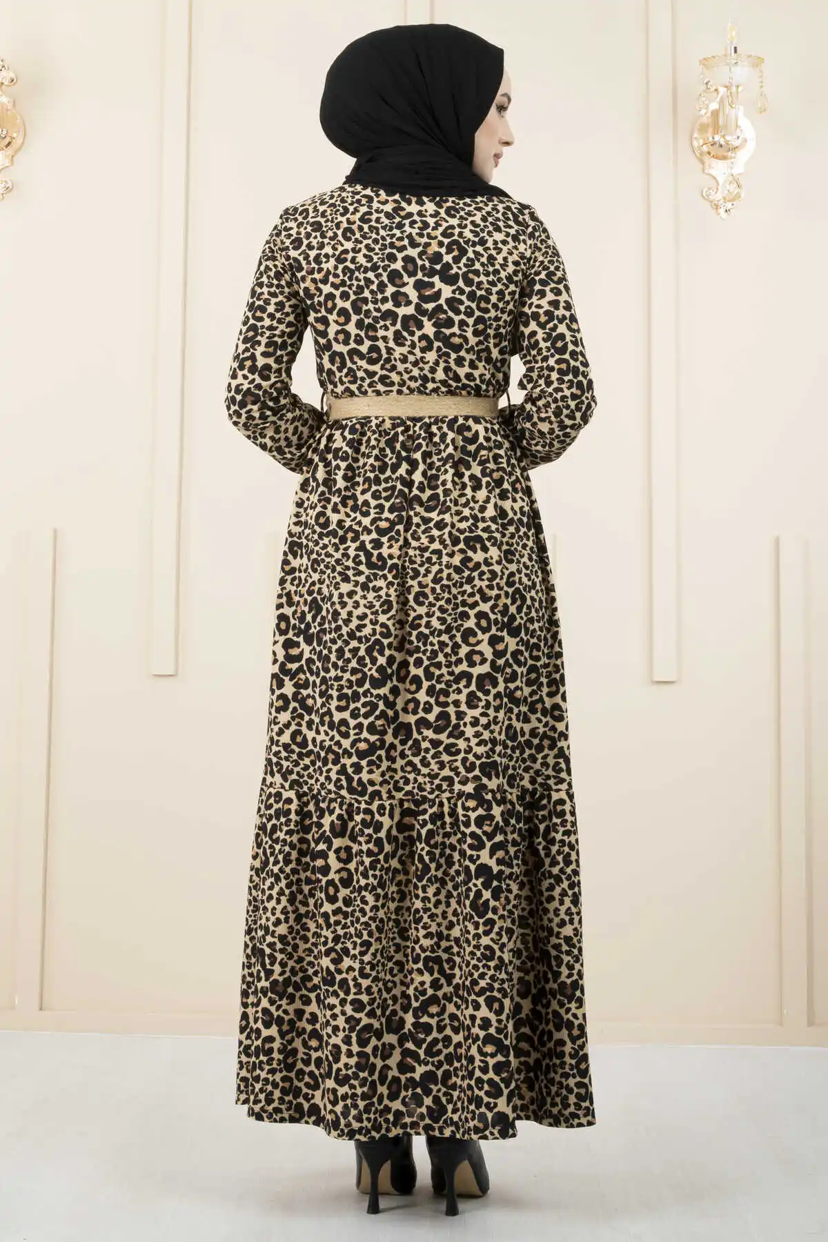 Женское длинное платье с леопардовым принтом - Фотография_5