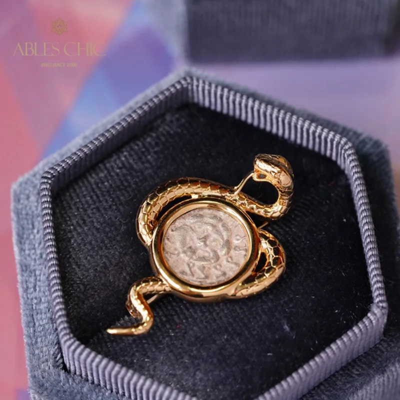 Однотонная брошь medusa из 18-каратного золота